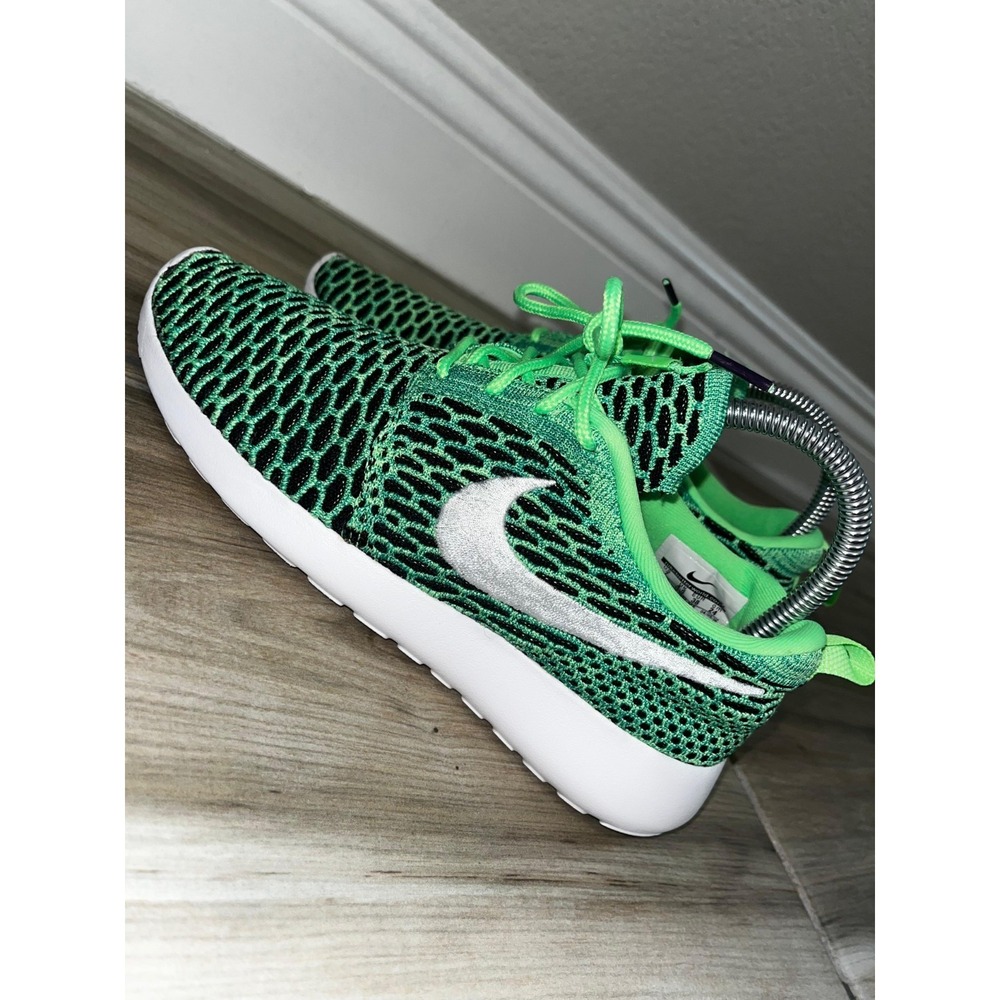 Nike Roshe One Flyknit Voltage Green Women's Size 7 Shoe704927 305